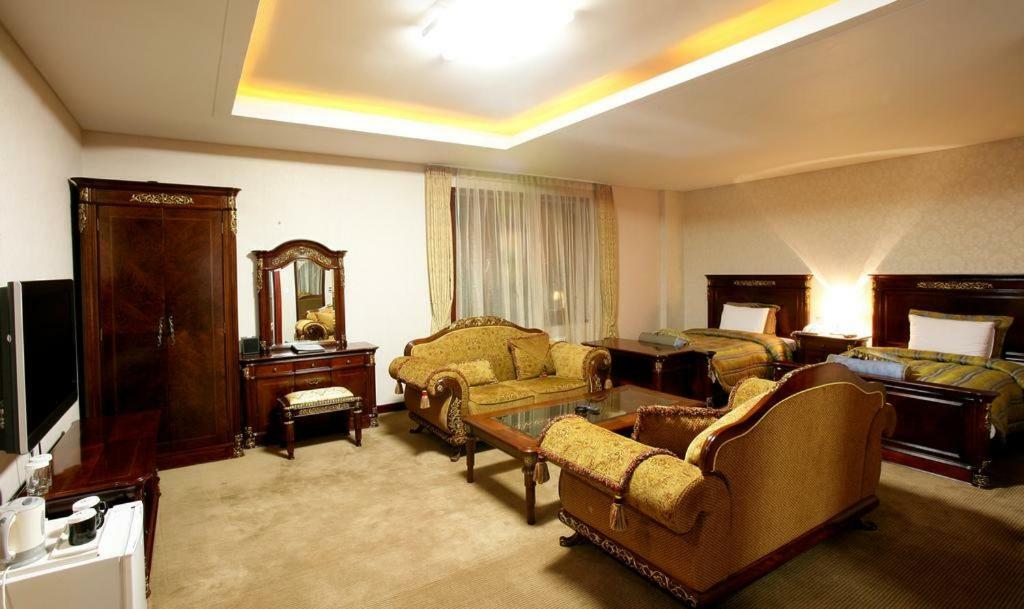 Sunjin Grand Hotel Ułan Bator Zewnętrze zdjęcie